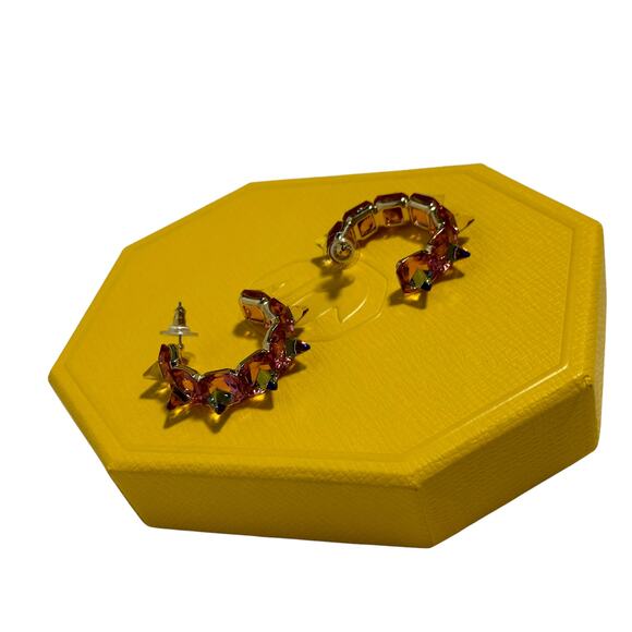 Swarovski Ortyx hoop earrings Pyramid cut, Pink, Gold-tone plated - Picture 5 of 8